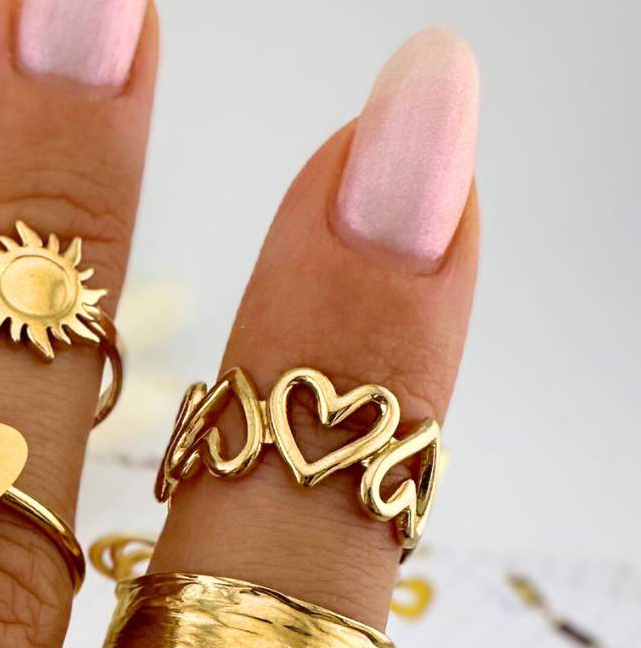 Dilara closeup 18k gulddetaljer for at se flere detaljer