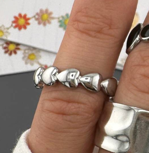 Carys ring 316L rustfrit stål closeup.