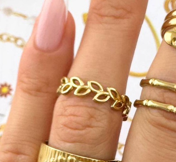 Maya ring - Closeup 18k gulddetaljer finish